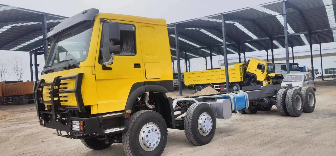 مستعملة شاحنات البضائع 8 × 4 وضع القيادة Sinotruck Howo Cargo Truck Chashes 11 مترًا طويلًا 12 إطارات