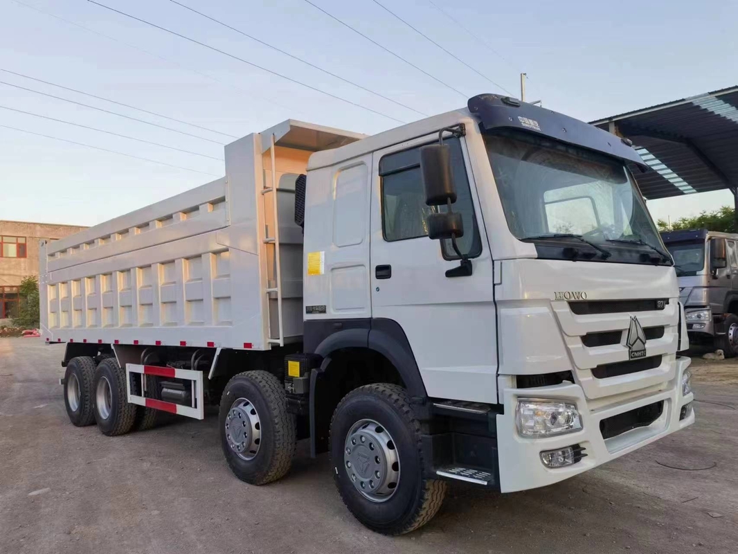 مستعملة شاحنات الوقود اللون الأبيض محرك اليد اليسرى 8 × 4 وضع القيادة 371 حصانًا تستخدم HOWO Dump Truck