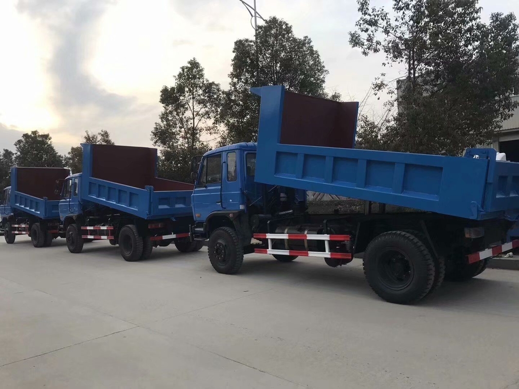 شاحنة قلابة مستعملة شاحنة قلابة ذات لون أزرق فاتح Dongfeng Brand 4 × 2 Drive Model Curbweight 6 Tons RHD