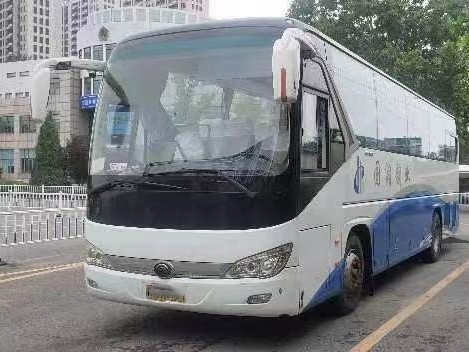 حافلات فاخرة مستعملة 47 مقعدًا 2 أبواب ركاب 11 متر محرك نادر طويل A / C اليد الثانية Young Tong Bus ZK6117