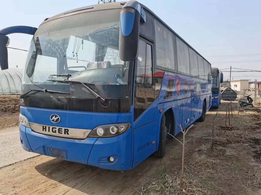 حافلة ديزل مستعملة لون أزرق 59 مقعدًا محرك Yuchai 280hp 2 + 3 مقاعد تخطيط محرك اليد الثانية Higer Bus KLQ6115