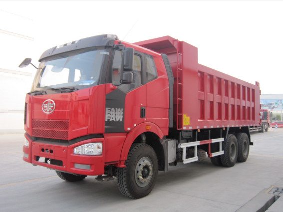 مستعملة شاحنات قلابة 6 × 4 وضع القيادة كابينة مسطحة EURO II Emission Standard 6 سلندرات FAW قلابة شاحنة RHD