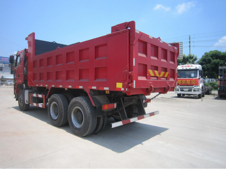 مستعملة شاحنات قلابة 6 × 4 وضع القيادة كابينة مسطحة EURO II Emission Standard 6 سلندرات FAW قلابة شاحنة RHD