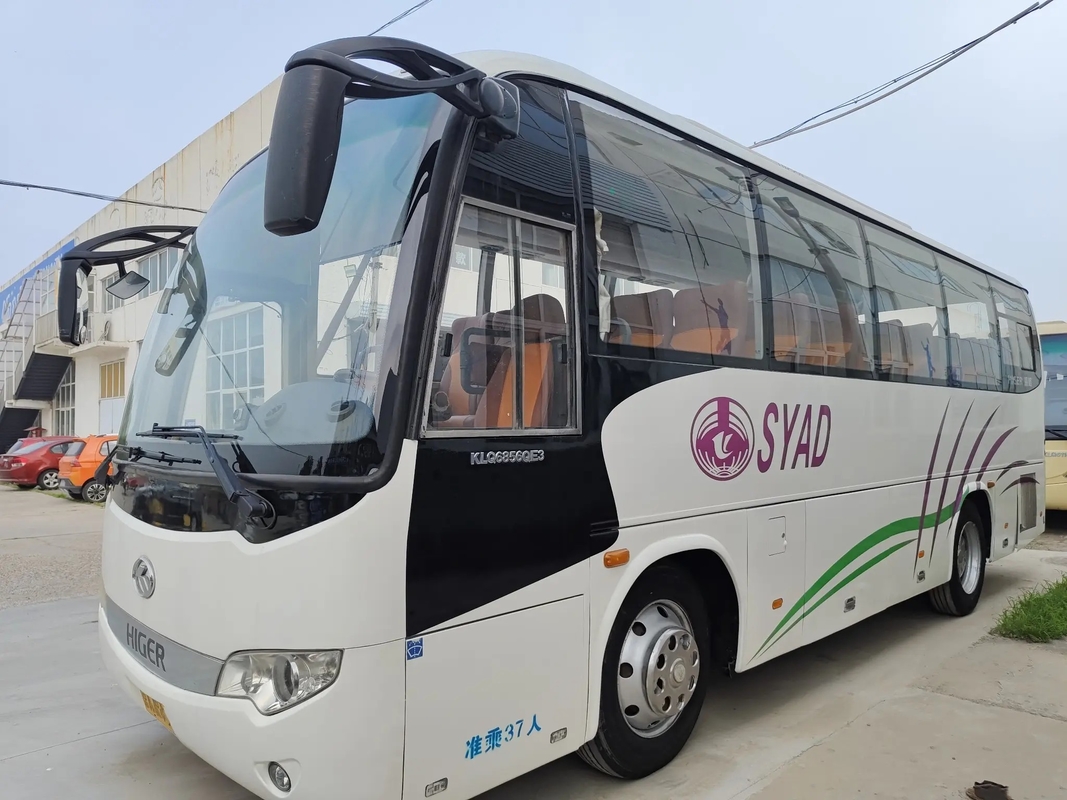 حافلة تجارية مستعملة محرك Yuchai 200hp رف أمتعة 37 مقعدًا أبيض اللون محرك اليد اليسرى Higer Bus KLQ6856