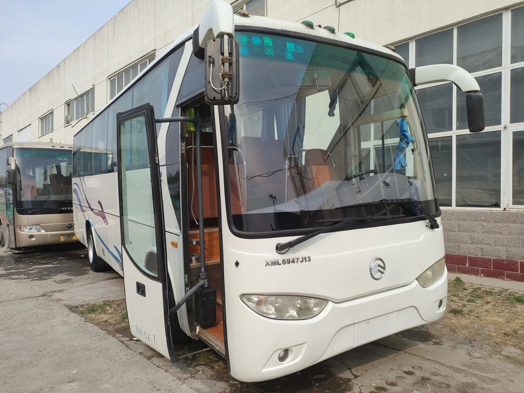 حافلات ديزل مستعملة 36 مقعدًا مكيف هواء جيد الأرضية 2 + 2 مقاعد تخطيط LHD / RHD Golden Dragon XML9647