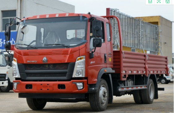 شاحنات الوقود المستخدمة Sinotruck Howo Cargo Truck تحميل الوزن 8-10 طن 4 × 2 وضع القيادة محرك اليد اليمنى
