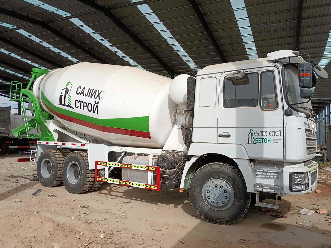 شاحنة خلاطة أسمنت مستعملة ذات حجم ديناميكي 5m³ وزن تحميل مقدّر 11 طن محرك Weichai 6 × 4 وضع القيادة