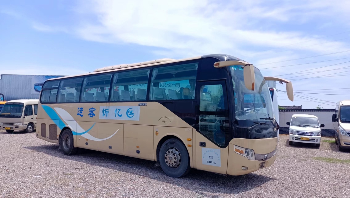 حافلة سفر مستعملة لون وردي 51 مقعد مكيف هواء 11 متر حجرة أمتعة كبيرة اليد الثانية Yutong ZK6110