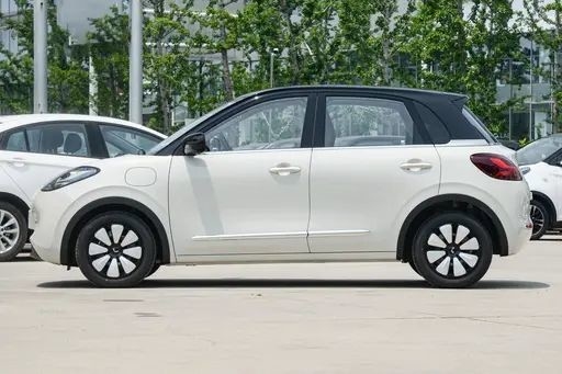 سيارات الطاقة الجديدة المستعملة وولينغ بينغو القهوة الخفيفة لون 333KM