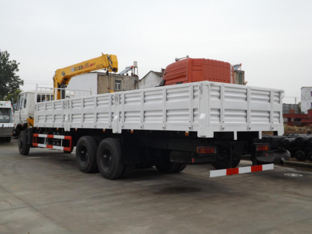 رافعة شاحنة مستعملة Dongfeng 6 * 4 وضع القيادة الحد الأقصى لحمل رافعة 10 طن يورو 3