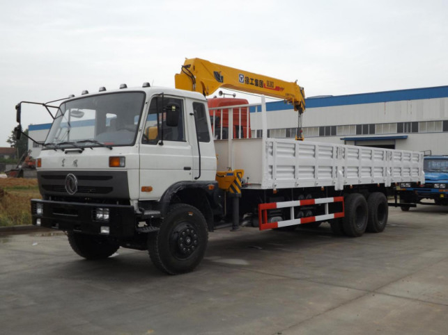 رافعة شاحنة مستعملة Dongfeng 6 * 4 وضع القيادة الحد الأقصى لحمل رافعة 10 طن يورو 3