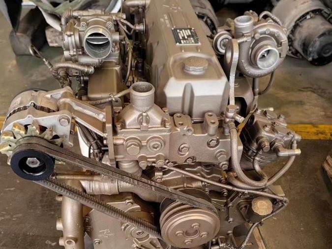 قطع غيار الحافلات المستعملة يو تشاي6L260-42 المحرك يورو 4 الديزل 260 حصان أقصى قوة