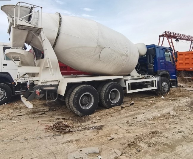 أقل سعر خلاط 10 عجلات HOWO 6X4 8cbm 9cbm 371HP شاحنة خلاط الخرسانة