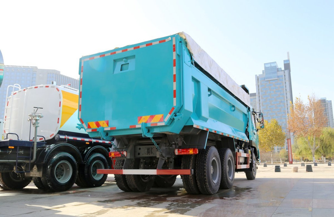شاحنة التعدين الصينية 380 حصان في خط ستة أسطوانات 8.7 متر طول 6 * 4 ستير D78 LHD / RHD