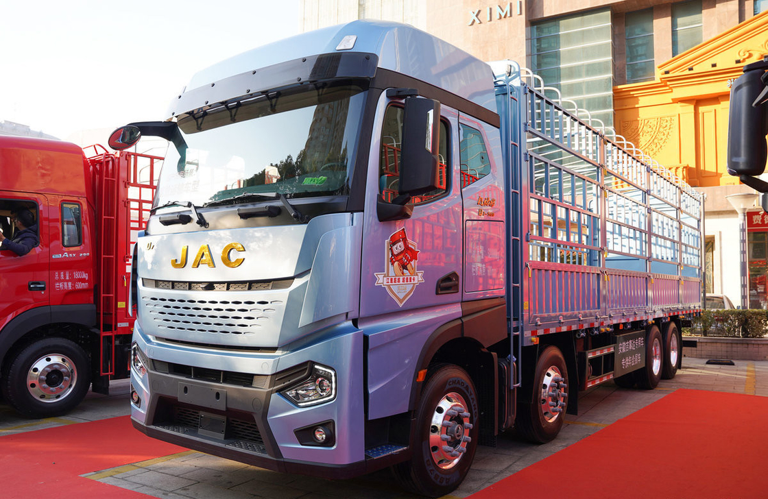شاحنة شحن مستعملة 8 * 4 JAC مربع السياج 560hp Cummins محرك ZF علبة التروس كابينة السقف العالي