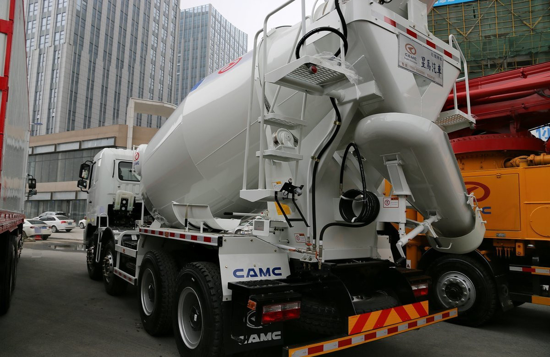 شاحنة مزيج الخرسانة المستعملة 8 × 4 CAMC مزيج الاسمنت 310hp يورو 5 ناقلة كبيرة 12 إطارات