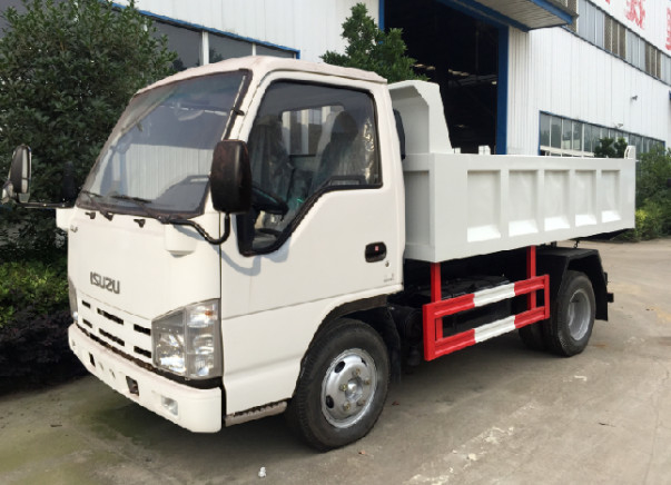 شاحنة 3t مستعملة ISUZU 4 * 2 ضخمة صغيرة يورو 4 عدة أوراق العواصف 5 سرعة