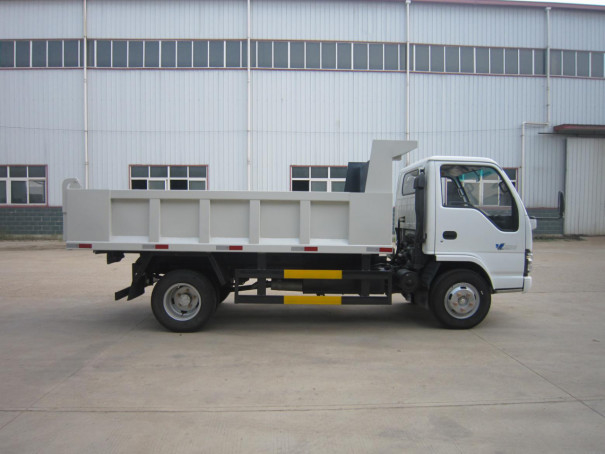 شاحنة 3t مستعملة ISUZU 4 * 2 ضخمة صغيرة يورو 4 عدة أوراق العواصف 5 سرعة