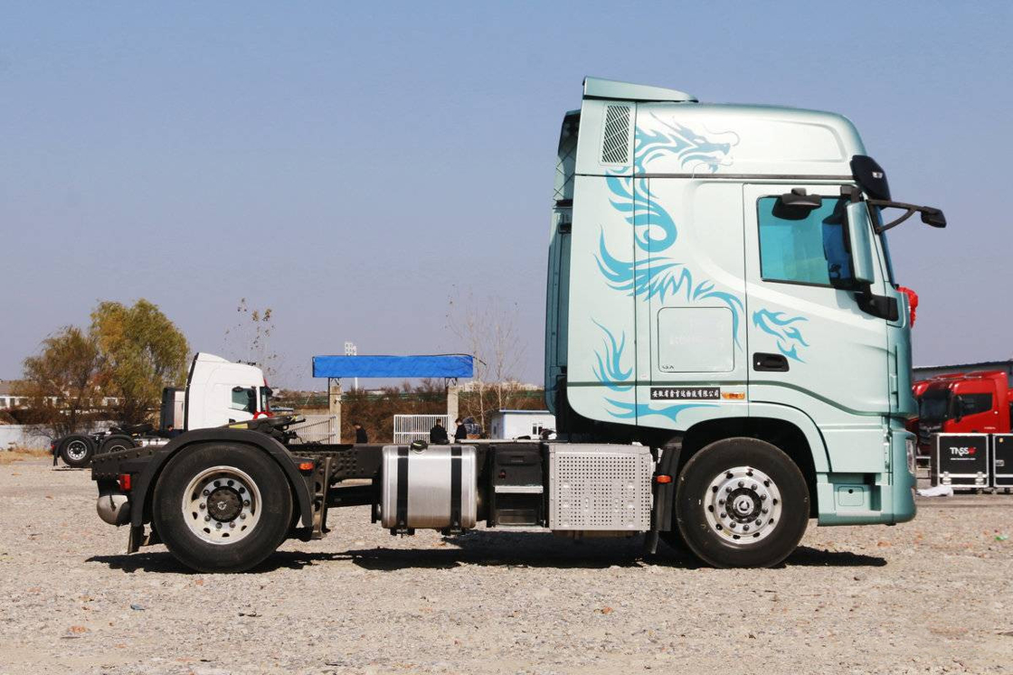شاحنة رأس الجرار إيتون 12th Gear Dongfeng GX 4 * 2 كتلة الجر 35 طن 480 حصان شاحنة ثقيلة
