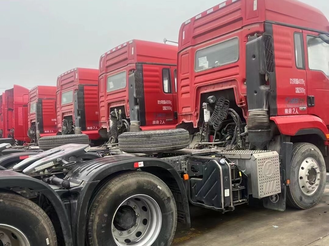 شاكمان شاحنة الجرار رأس M3000 6 * 4 ويتشاي 430hp 2021 سنة واحدة ونصف الكابينة