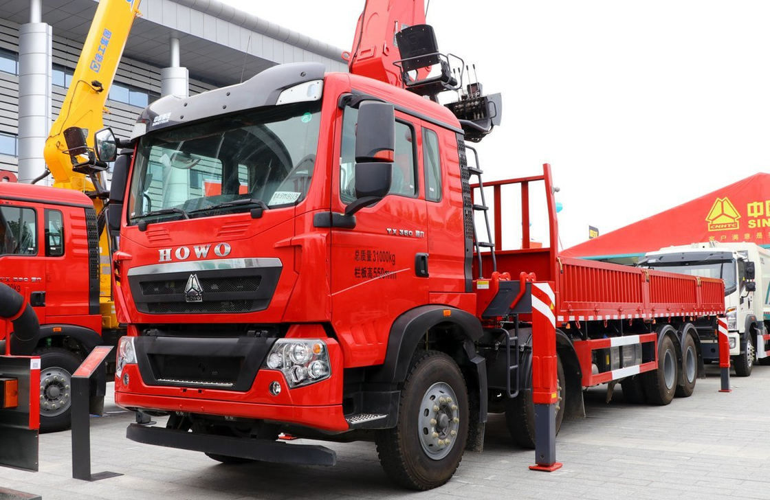 8x4 شاحنة رافعة مثبتة العلامة التجارية الصينية Howo 350 حصان محرك Weichai XCMG الذراع قوة قوية