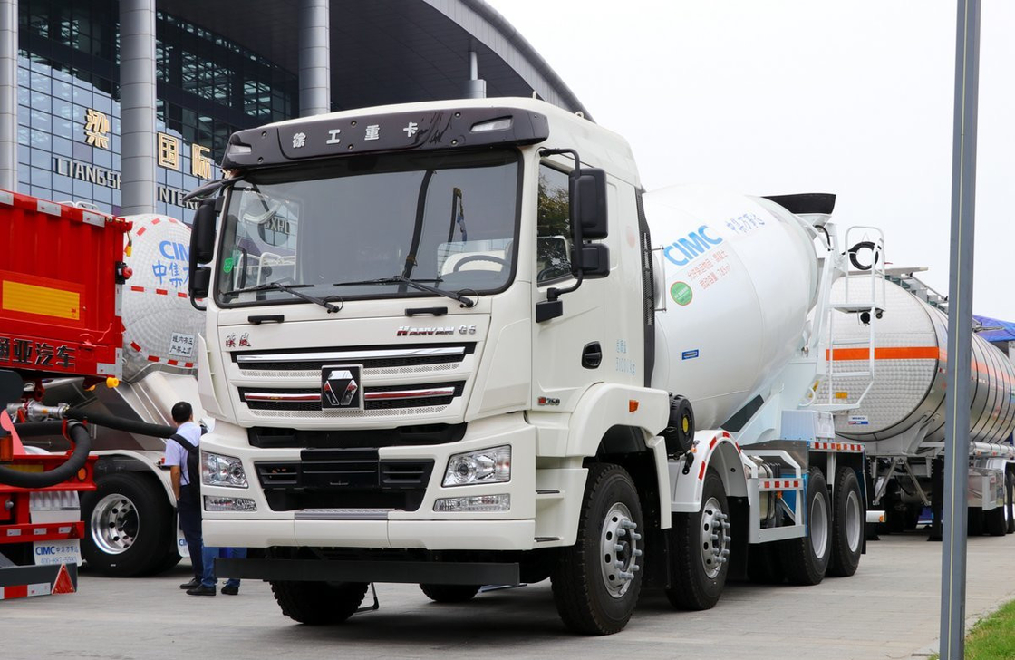 شاحنة مزيج الخرسانة 8 × 4 وضع القيادة 8 ناقلة أسمنت مكعب Weichai 350hp Lhd