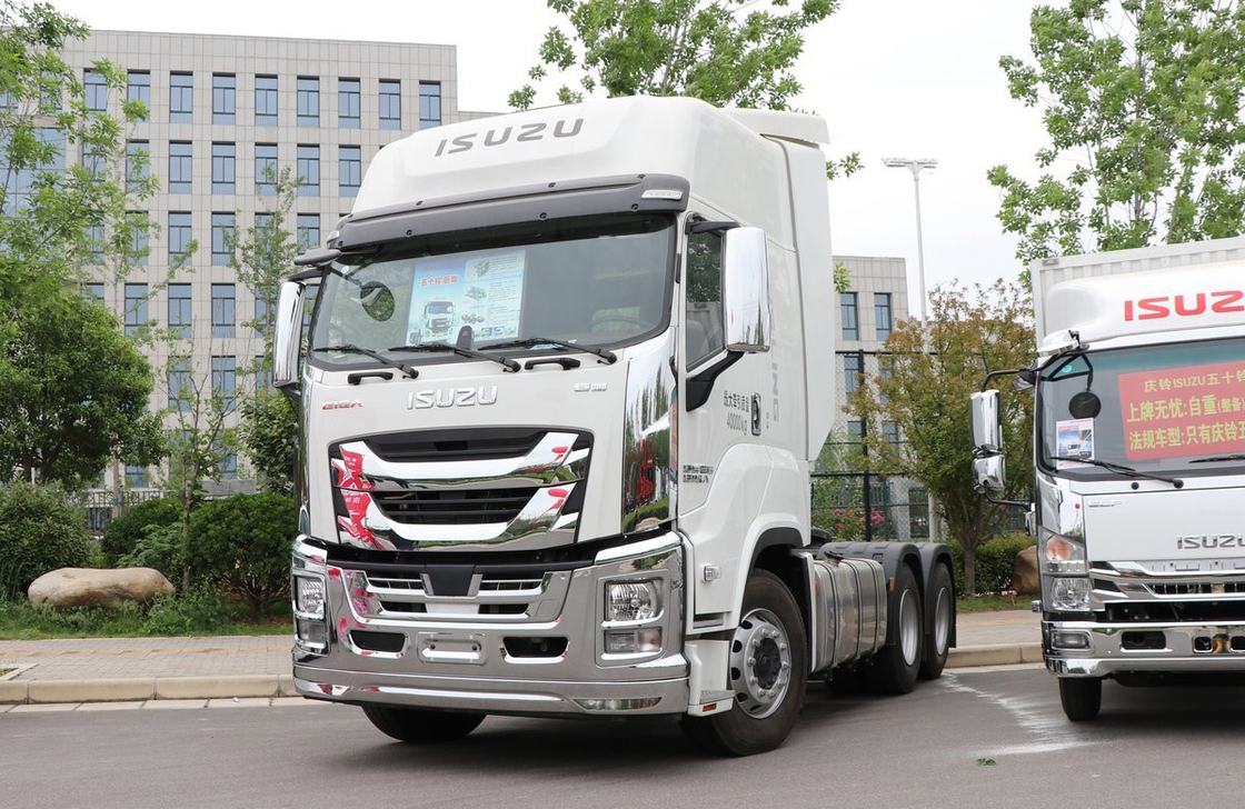 جرار شاحنة سعر التجارة ZF علبة التروس الآلية 6 × 4 ISUZU رأس المقطورة 520 حصان كابينة السقف العالي