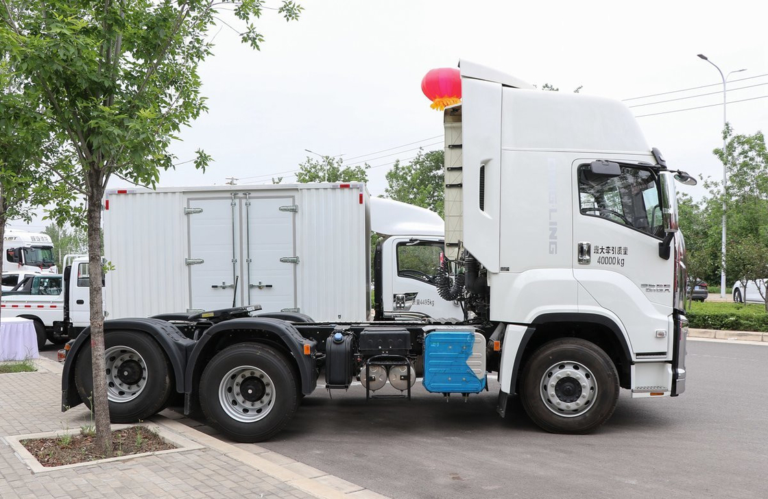 جرار شاحنة سعر التجارة ZF علبة التروس الآلية 6 × 4 ISUZU رأس المقطورة 520 حصان كابينة السقف العالي