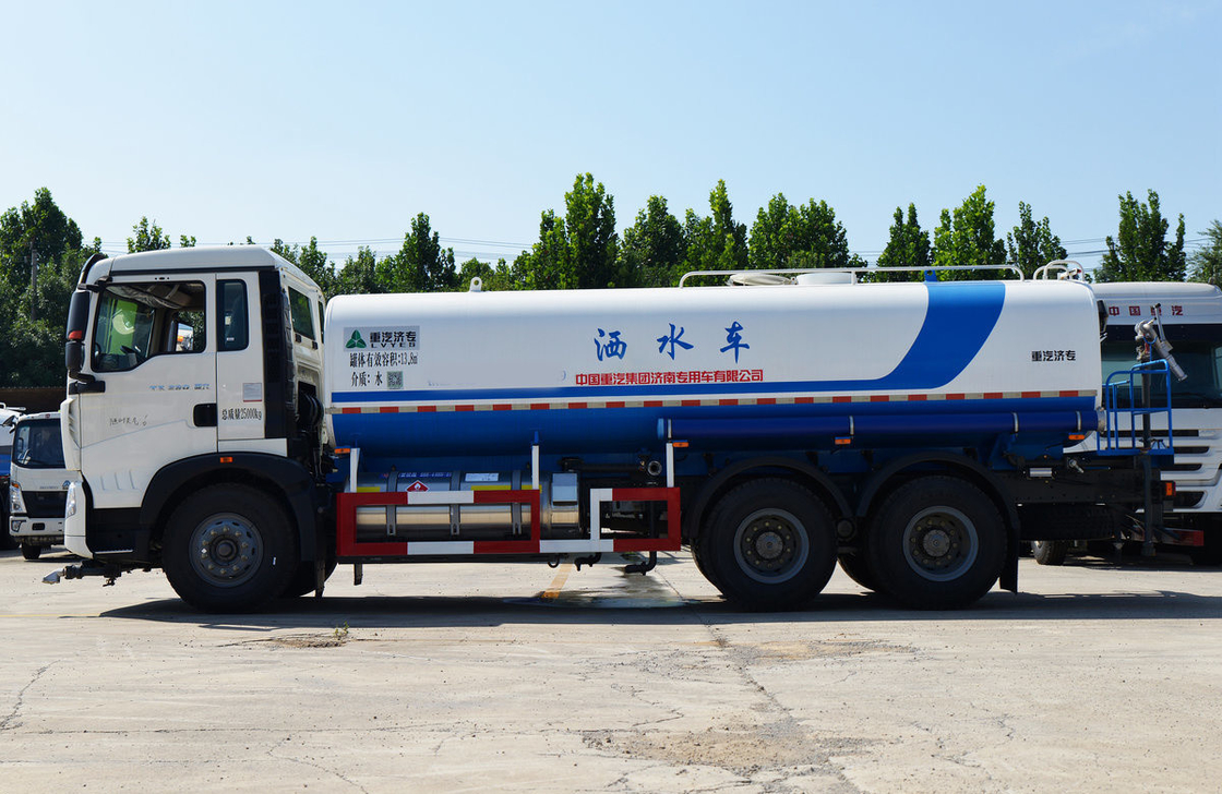 ناقلة المياه شاحنة Howo 6 * 4 Sinotruck 10 عجلات LNG 260hp محرك 14 مكعب ناقلة LHD / RHD