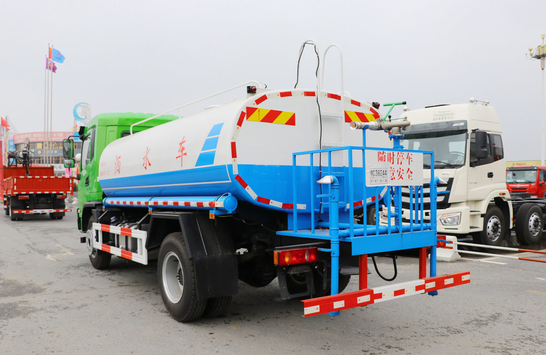 شاحنة ناقل المياه 10000 لتر محور واحد 4 × 2 وضع القيادة Dayun Sprinkler محرك Yuchai