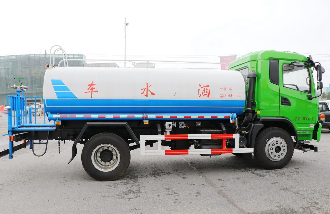 شاحنة ناقل المياه 10000 لتر محور واحد 4 × 2 وضع القيادة Dayun Sprinkler محرك Yuchai