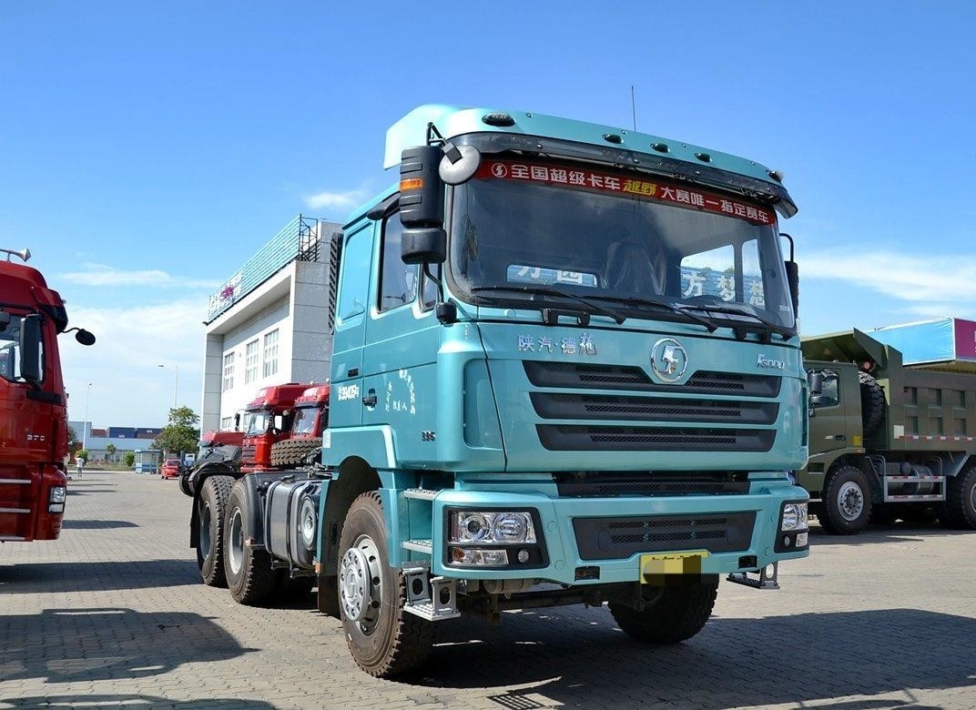شاحنة جرار رأس شاكمان F3000 حصان 10 عجلات 336 حصان يوميا نقل المنتجات الصناعية