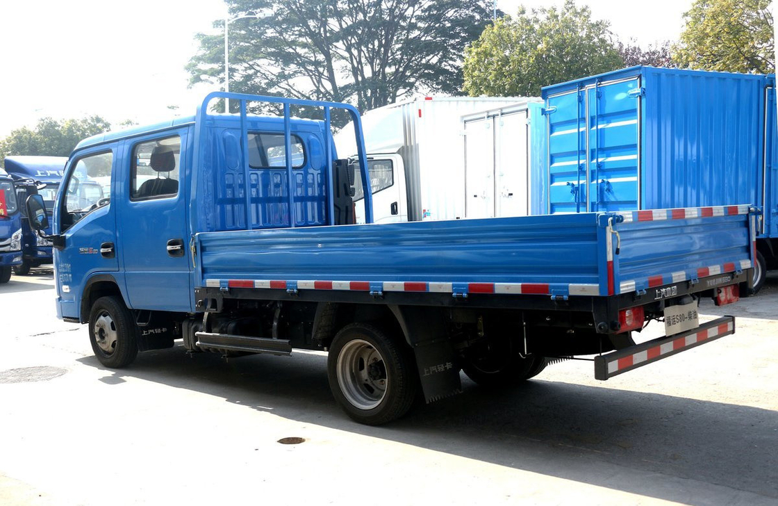 شاحنات الشحن في غانا شاحنة SAIC خفيفة 2 صفوف مقاعد صندوق سرير مسطح 2300cc محرك