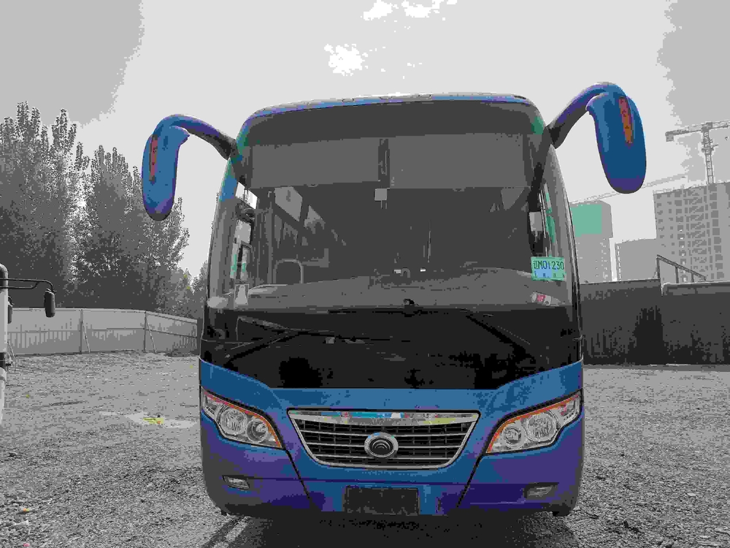National Express Bus عالية الكفاءة تستخدم Yutong Coach Bus 35 مقعدًا 2 + 2 تخطيط