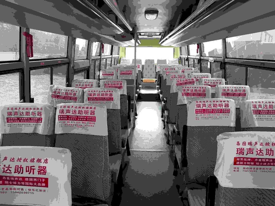 National Express Bus عالية الكفاءة تستخدم Yutong Coach Bus 35 مقعدًا 2 + 2 تخطيط