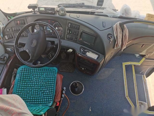 حافلة يوتونغ من اليد الثانية ZK6808 قيادة اليد اليسرى 30 مقعد استخدام الربيع في أفريقيا