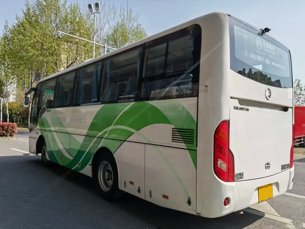 XML6857 33 مقعداً محرك ديزل أبيض ذو باب واحد وحافلة مستعملة مكيفة