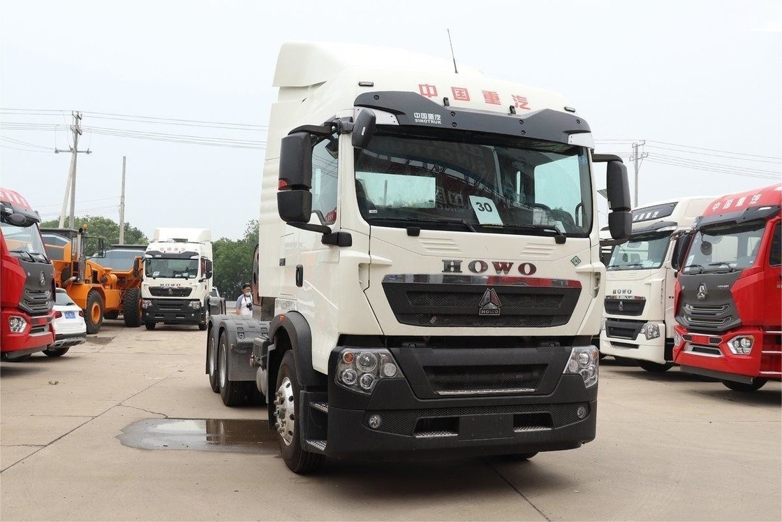 HOWO شاحنة ثقيلة ذات صف واحد Semi TX 440HP 6X4 12Gears جرار LNG مزدوج القيادة الوطنية VI