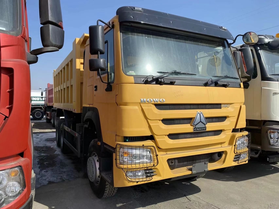 شاحنة هوو سينو 2023 اللون الأصفر 6 * 4 وضع القيادة Weichai 380 حصان القيادة اليمنى جديدة تمامًا