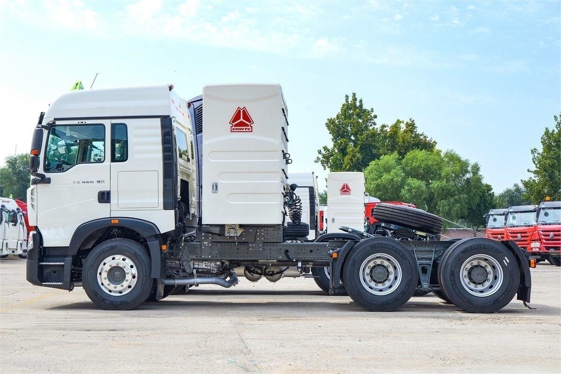 HOWO شاحنة ثقيلة 460HP 6X4 CNG البضائع الخطرة الجرار الوطني VI العجلات الثمانية الخلفية