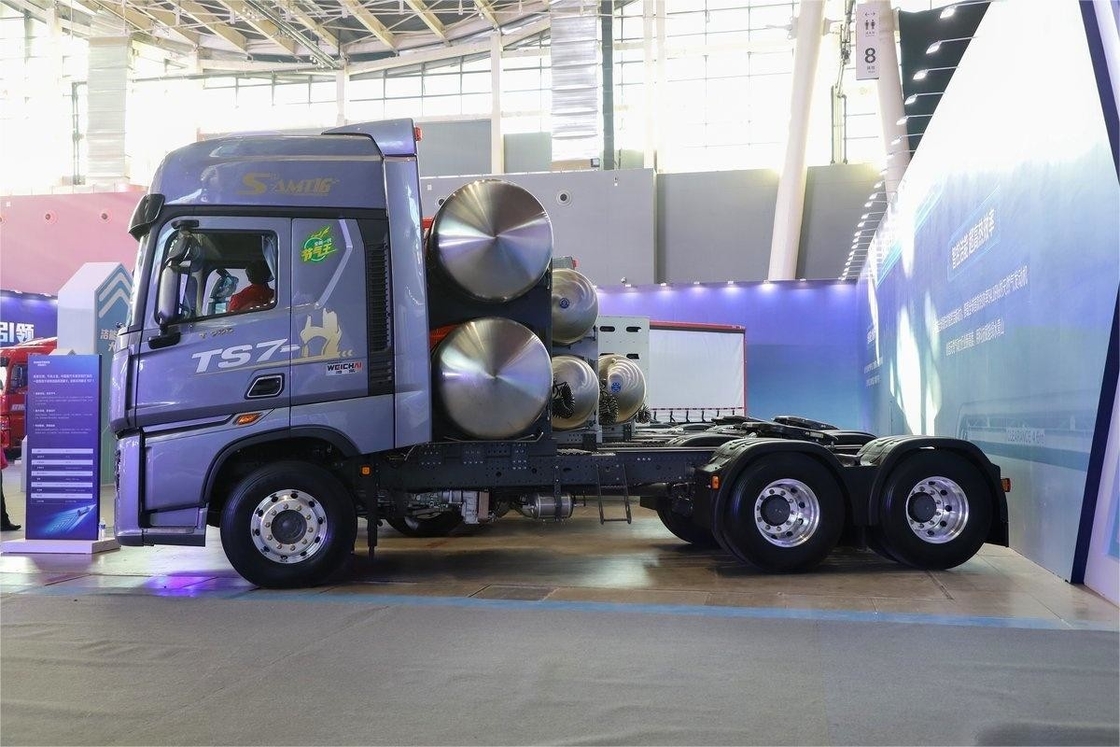 HOWO TS7 شاحنة ثقيلة 700HP 6X4 هيدروليك بوفر الغاز الطبيعي المسال ناقل نقل آلي سقف عالية الجرار