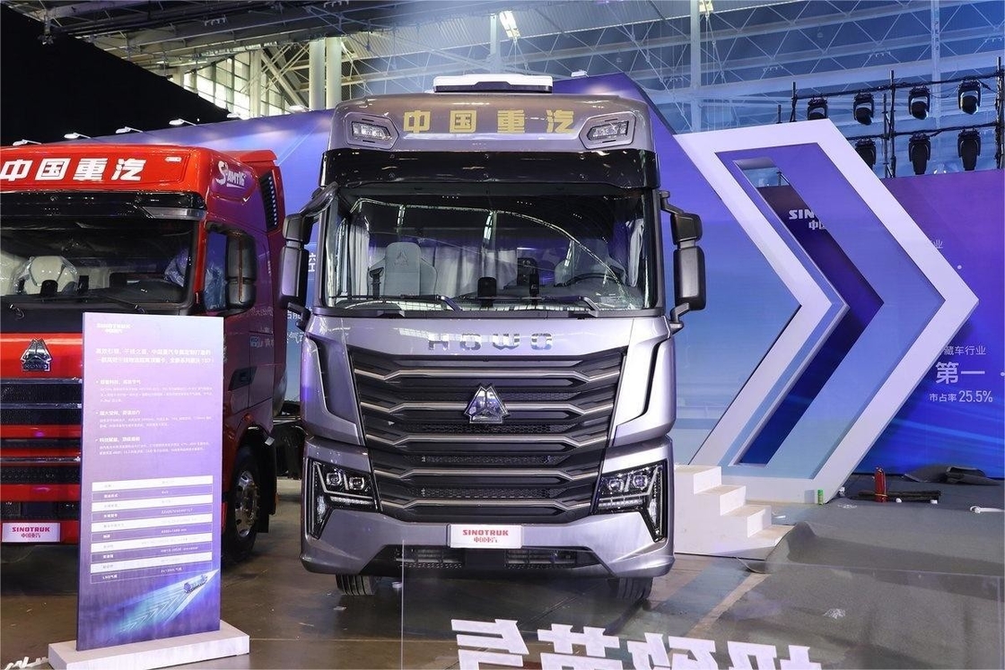 HOWO TS7 شاحنة ثقيلة 700HP 6X4 هيدروليك بوفر الغاز الطبيعي المسال ناقل نقل آلي سقف عالية الجرار