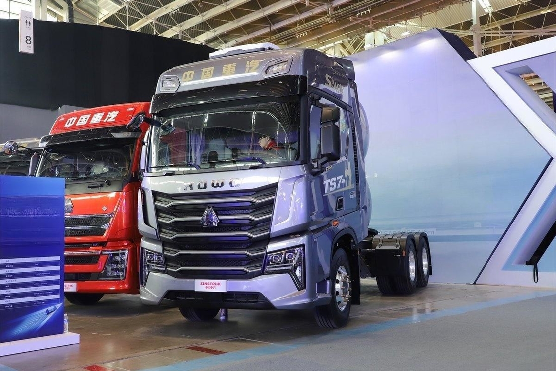 HOWO TS7 شاحنة ثقيلة 700HP 6X4 هيدروليك بوفر الغاز الطبيعي المسال ناقل نقل آلي سقف عالية الجرار