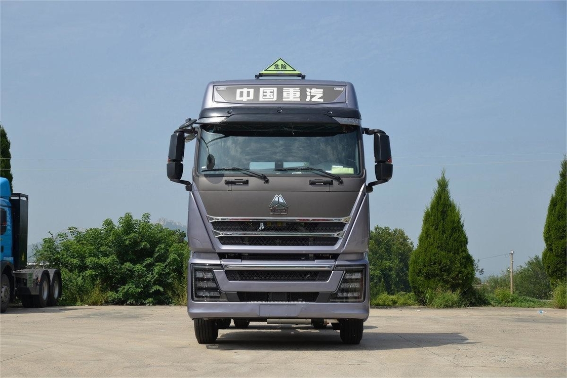 HOWO TH7 شاحنة 430HP 4X2 AMT أوتوماتيكية البضائع الخطرة الجرار الجدار الجانبي لوحة تدفق