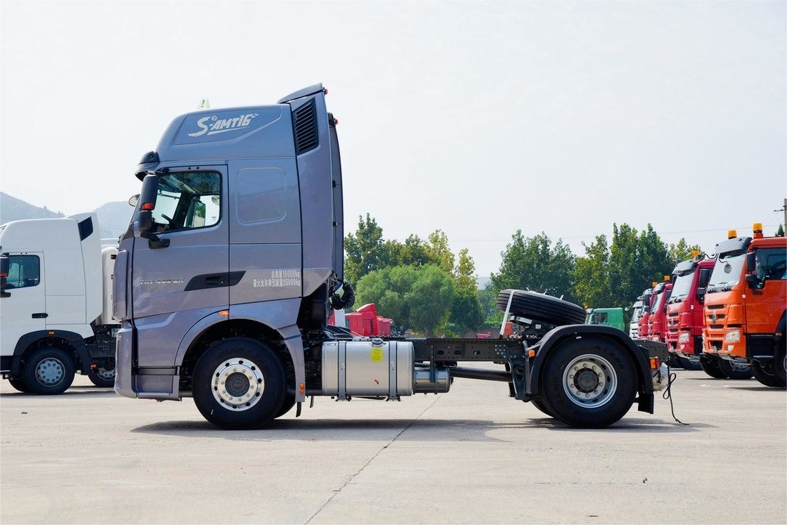 HOWO TH7 شاحنة 430HP 4X2 AMT أوتوماتيكية البضائع الخطرة الجرار الجدار الجانبي لوحة تدفق