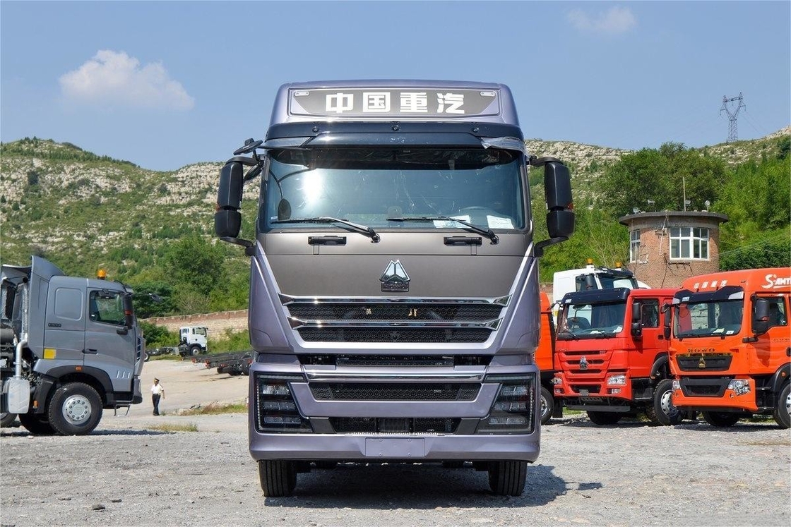 HOWO TH7 شاحنة 610HP 6 * 4 AMT أوتوماتيكية البضائع الخطرة الجرار شاحنة رفيعة المزاح