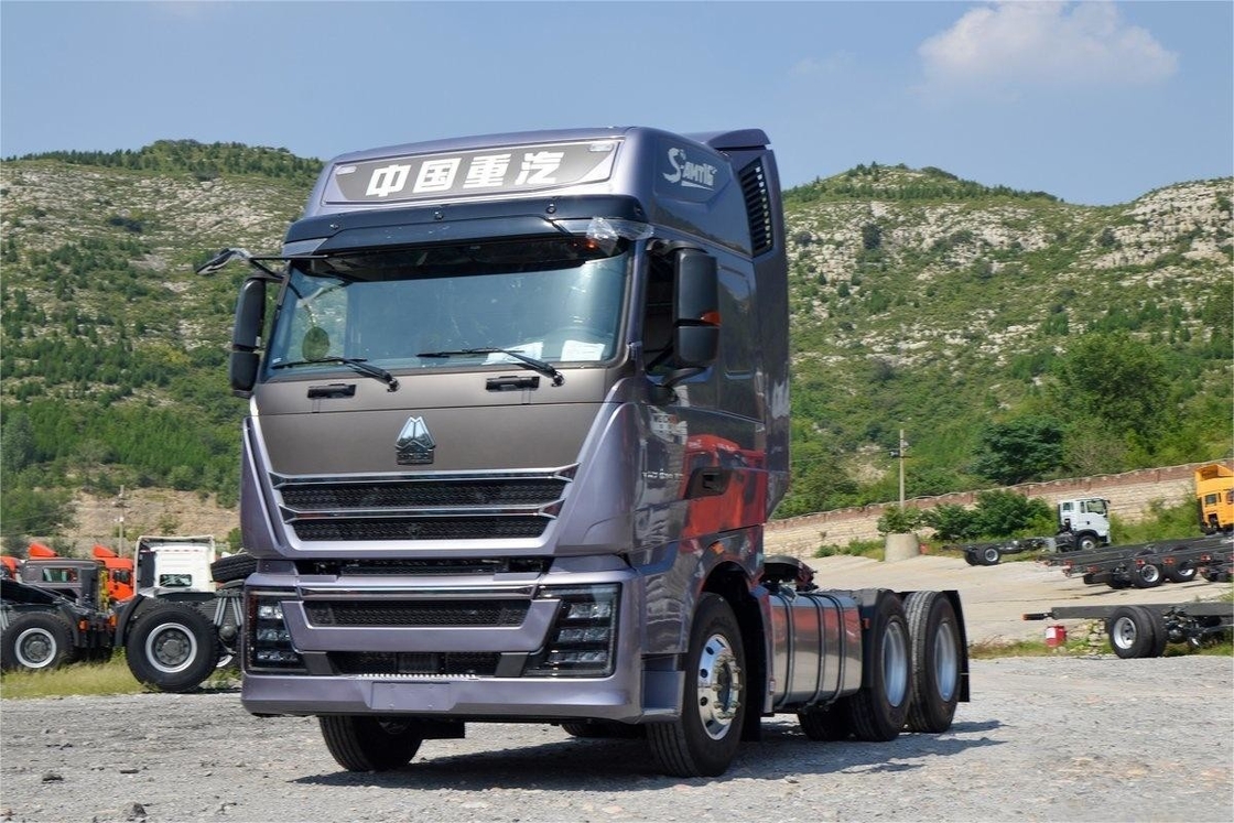 HOWO TH7 شاحنة 610HP 6 * 4 AMT أوتوماتيكية البضائع الخطرة الجرار شاحنة رفيعة المزاح