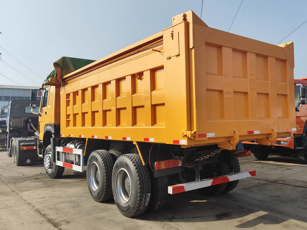 شاحنة صينية محطمة بوعاء كبير جديد 30 طن 6 * 4 Howo Tipper مع غطاء إطارات جديدة سرير واحد