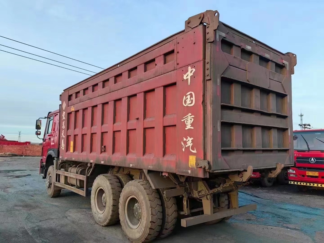 شاحنة الصينية Howo 6x4 يورو 3 استخدام الانبعاثات في أفريقيا 2019 السنة الحقيقية Howo Dump Truck التعدين