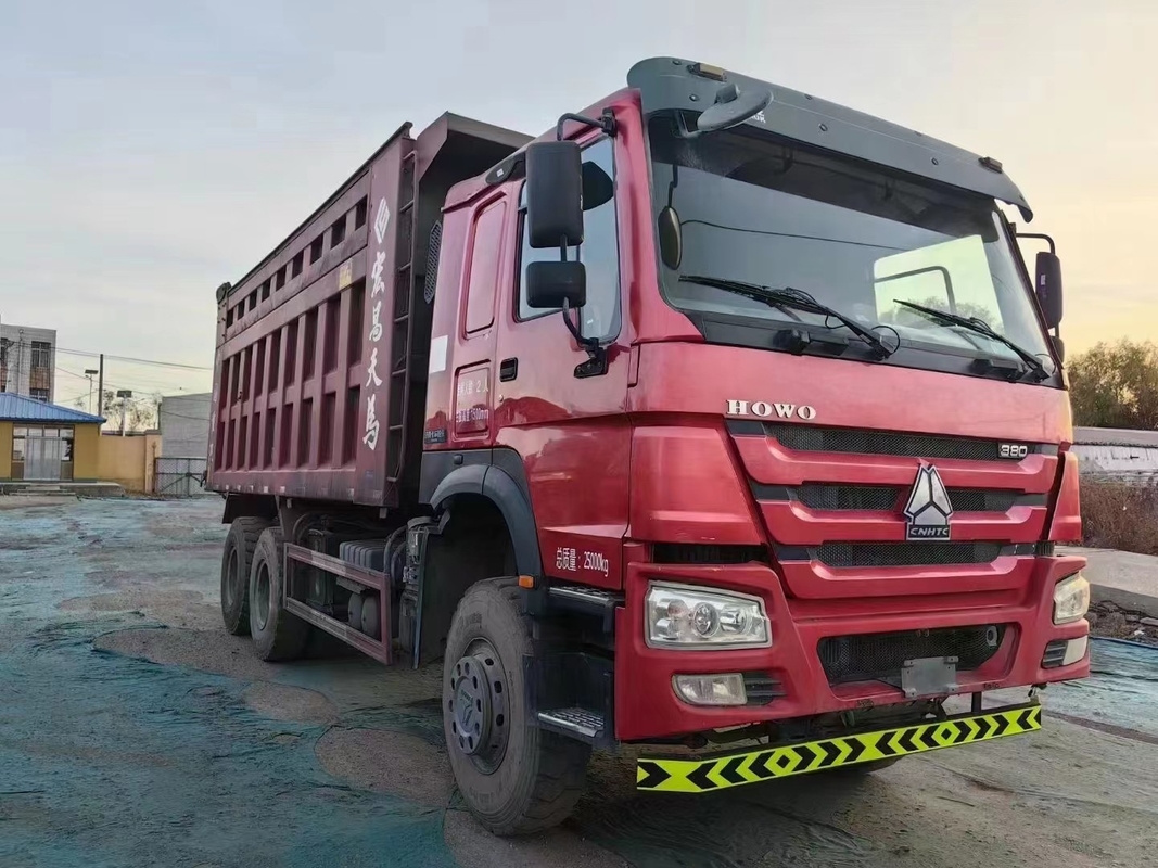 شاحنة الصينية Howo 6x4 يورو 3 استخدام الانبعاثات في أفريقيا 2019 السنة الحقيقية Howo Dump Truck التعدين
